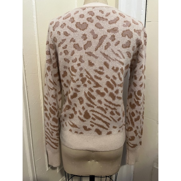 HEARTLOOM LEONA LEOPARD SWEATER - Picture 6 of 9